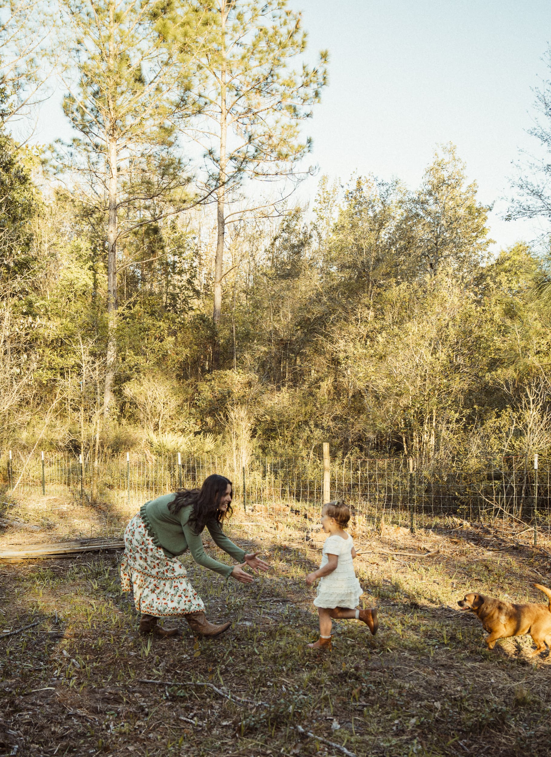 kids running freely through the yard during a relaxed family session
