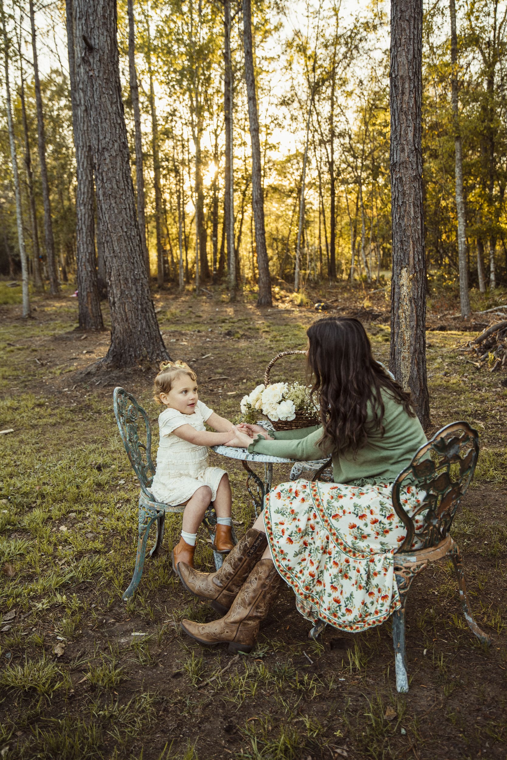 parents spending time with their kids during a natural family session