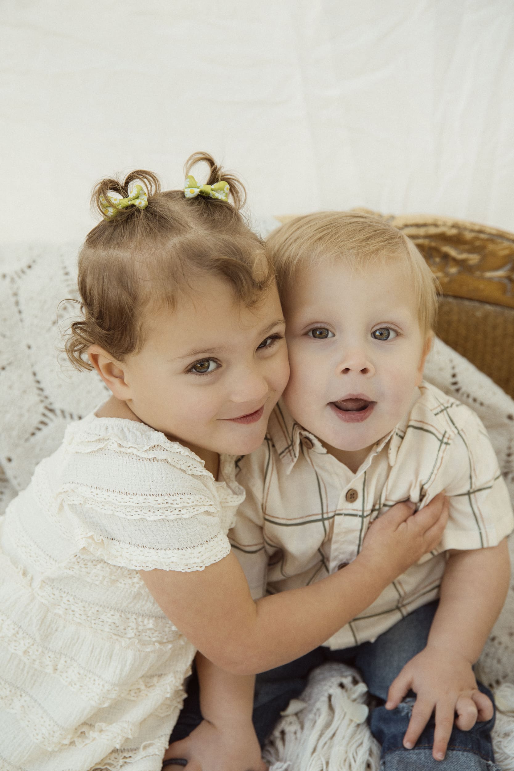 Documentary style family photography capturing kids playing naturally outside.