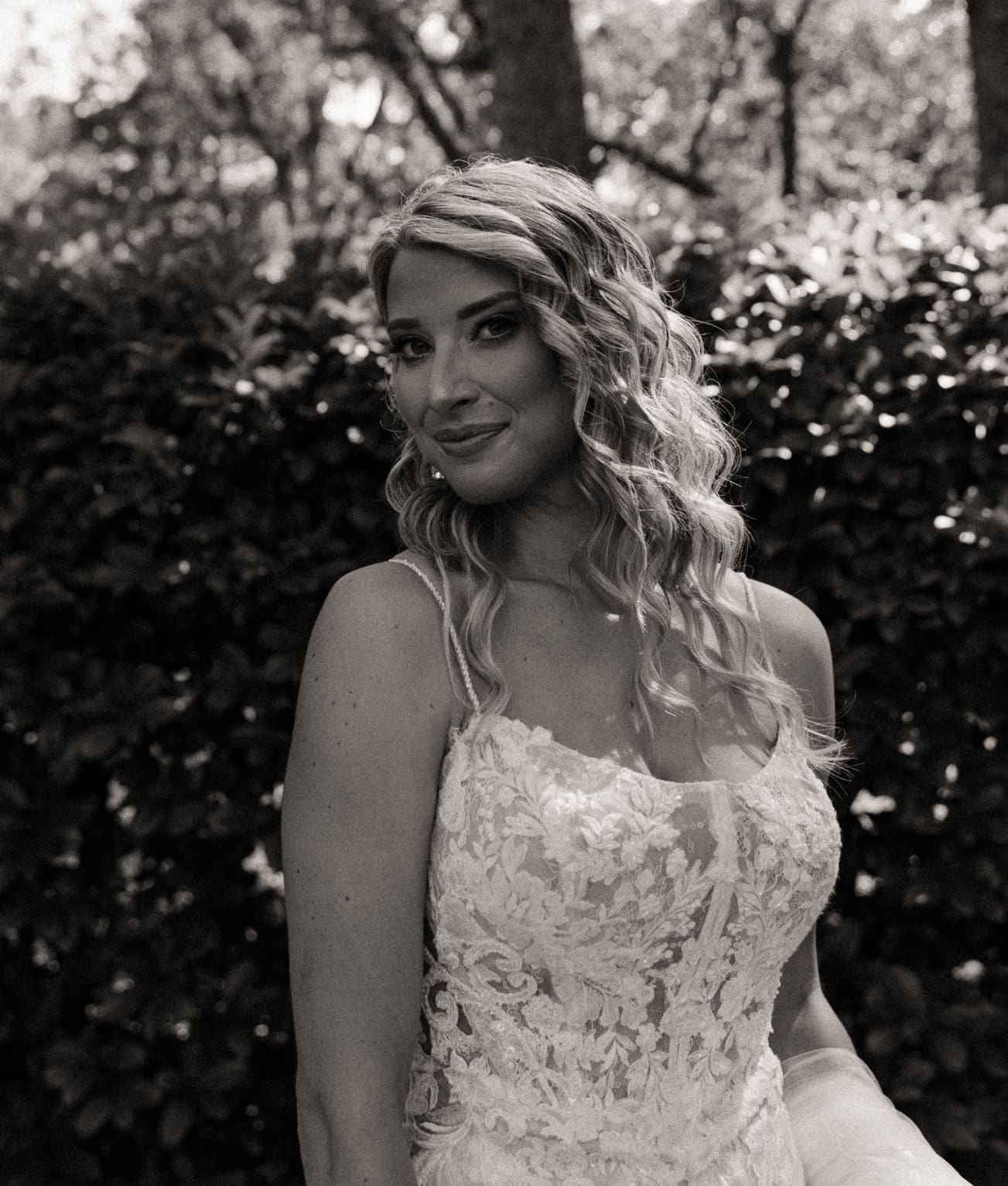 Black and white outdoor bridal portrait at Bowing Oaks Plantation. 